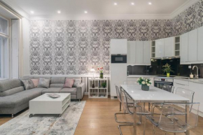 Central Ruin bar 2 bedroom 1.5 bath Apt. Sleeps 6